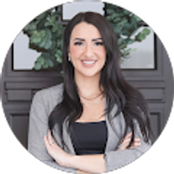 Profile photo of Kelly Hettinger