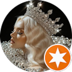 Profile photo of Queen Of Reviews