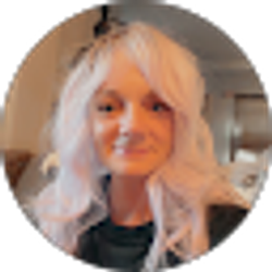 Profile photo of Amanda Lindstrom