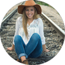 Profile photo of Shelby Yelinek