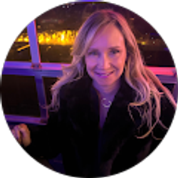 Profile photo of Carrie Orlando