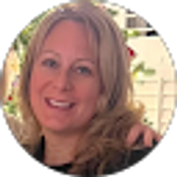 Profile photo of Amanda Heinle-Smith