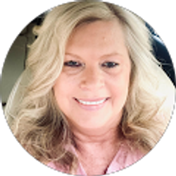 Profile photo of Lesa Fitchue