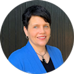 Profile photo of Carrie Hensel