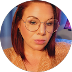 Profile photo of Lynn