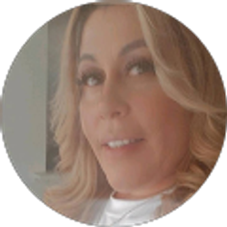 Profile photo of Deserie Rivas