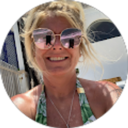 Profile photo of Julie Vosholler