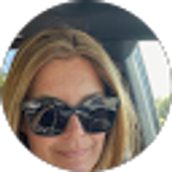 Profile photo of Suzanne Singh