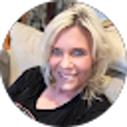 Profile photo of Lynne M