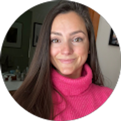 Profile photo of Lauren Peer