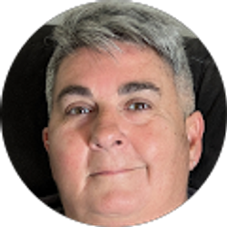 Profile photo of Kelli Linch