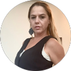 Profile photo of Laura Arzaga