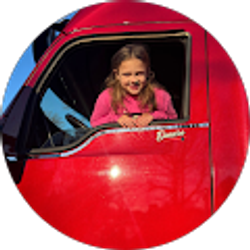 Profile photo of Lisa Nippert