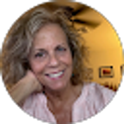 Profile photo of Cindy Lyons