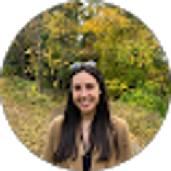 Profile photo of Julia Scott