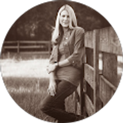 Profile photo of Julie Vaccaro