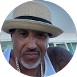 Profile photo of Gee Cruz