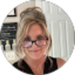 Profile photo of Elizabeth Shie