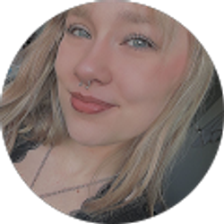 Profile photo of Kayla Arcuragi