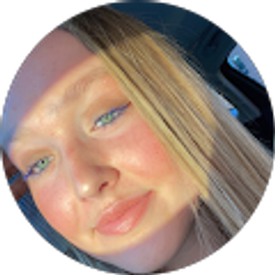 Profile photo of Mia Hague