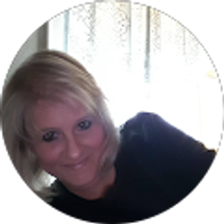 Profile photo of julia stricker-hollan