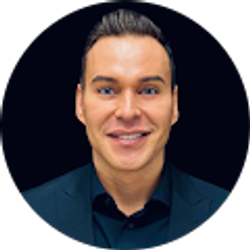 Profile photo of J L O