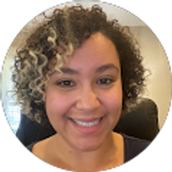 Profile photo of Elle Vaz