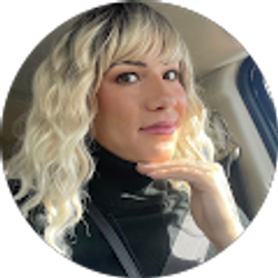 Profile photo of Laura Mayenknecht