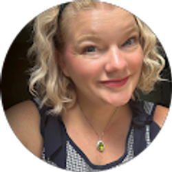 Profile photo of Alaxandra Luegers