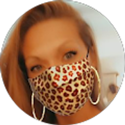 Profile photo of holly ho