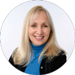 Profile photo of Jennifer Salazar