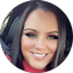 Profile photo of Lindsey Custar