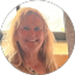 Profile photo of Julie Hinders