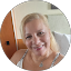 Profile photo of reina hernandez