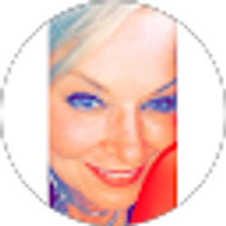 Profile photo of Ella Gold