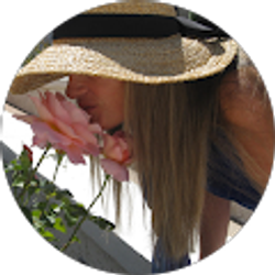 Profile photo of Jeannie Louise