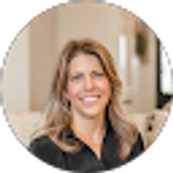 Profile photo of Carrie Hyer