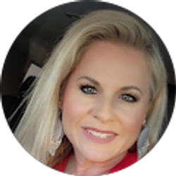 Profile photo of HOLLY FREEMAN