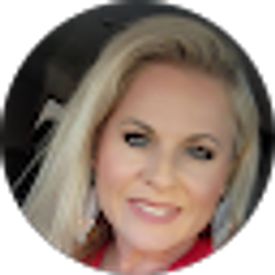 Profile photo of HOLLY FREEMAN