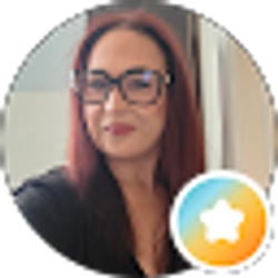Profile photo of Lisa Bee