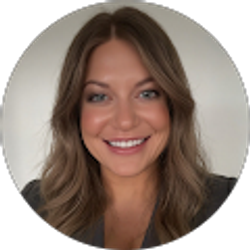 Profile photo of Amanda Benek