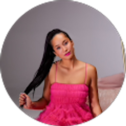 Profile photo of Alexa Flores