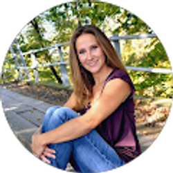 Profile photo of Holly Crowe