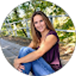 Profile photo of Holly Crowe