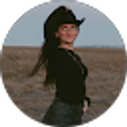 Profile photo of Courtney Barker