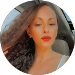 Profile photo of Amanda Ragosino