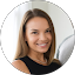 Profile photo of Lauren Spires