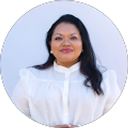 Profile photo of Stephanie Lopez