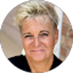 Profile photo of Lori Frank