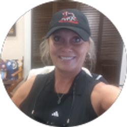 Profile photo of Michelle Dlugoborski